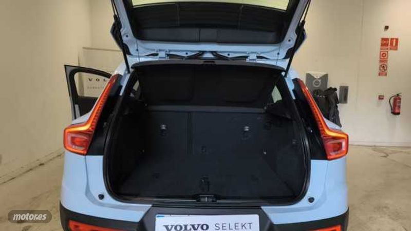 Volvo XC40 XC40 2.0 B3 MHEV ESSENTIAL DCT 163 5P - Imagen 2