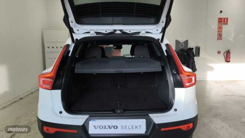 Volvo XC40 XC40 2.0 B3 MHEV PLUS DARK DCT 163 5P - Imagen 2