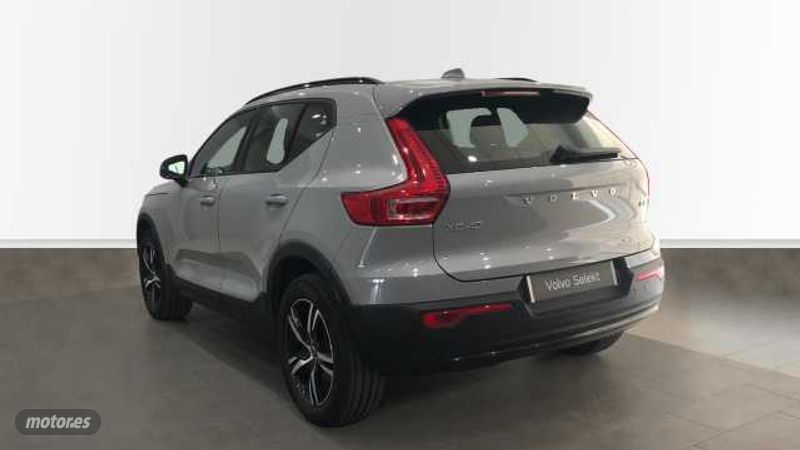 Volvo XC40 Plus, B3 Mild hybrid, Gasolina, Dark - Imagen 2