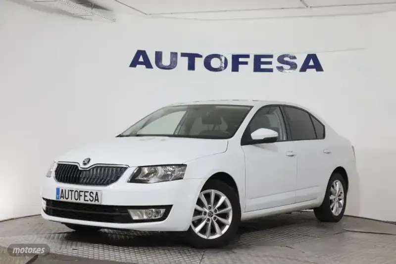 Skoda Octavia 1.6 TDI DSG AMBITION 105CV 5P # CAMARA TRASERA - Imagen 1