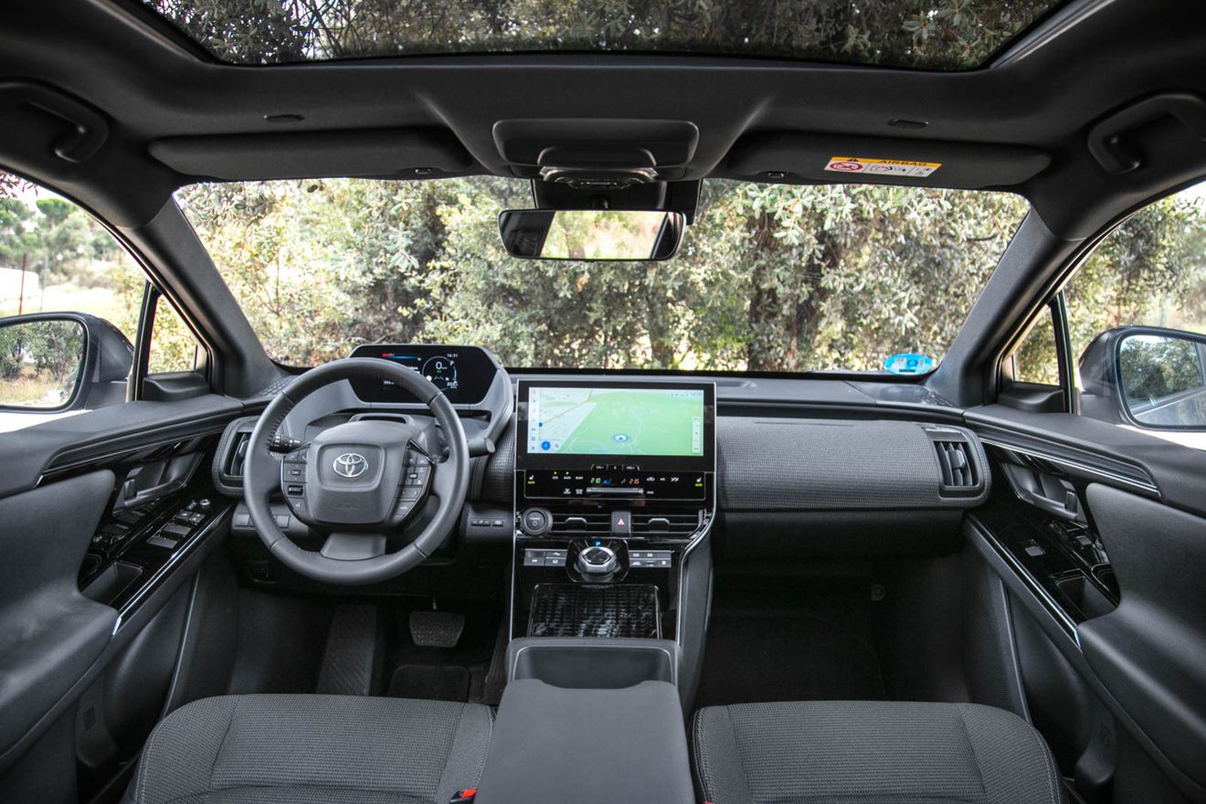 Toyota bZ4X - interior