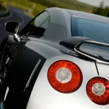 Nissan GT-R R35 - Miniatura 10