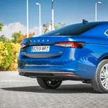 Skoda Superb 2.0 TDI L&K (Azul Cobalto) - Miniatura 20