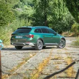 Skoda Superb Scout 2.0 TSI 272 CV DSG 4x4 - Miniatura 3