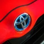 Toyota Yaris Style Premiere Edition (Rojo Coral bitono) - Miniatura 10