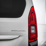 Citroën Berlingo Talla M EAT8 (color Arena y pack XTR) - Miniatura 1