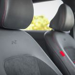 Hyundai KONA HEV (color Soultronic Orange) - Miniatura 3