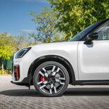 MINI Countryman JCW (Nanuq White) - Miniatura 17