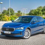 Skoda Superb 2.0 TDI L&K (Azul Cobalto) - Miniatura 2