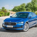 Skoda Superb 2.0 TDI L&K (Azul Cobalto) - Miniatura 3