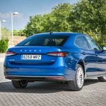 Skoda Superb 2.0 TDI L&K (Azul Cobalto) - Miniatura 17