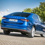 Skoda Superb 2.0 TDI L&K (Azul Cobalto) - Miniatura 16