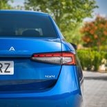 Skoda Superb 2.0 TDI L&K (Azul Cobalto) - Miniatura 21