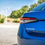 Skoda Superb 2.0 TDI L&K (Azul Cobalto) - Miniatura 22