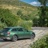 Skoda Superb Scout 2.0 TSI 272 CV DSG 4x4 - Miniatura 15