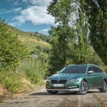 Skoda Superb Scout 2.0 TSI 272 CV DSG 4x4 - Miniatura 12