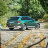 Skoda Superb Scout 2.0 TSI 272 CV DSG 4x4 - Miniatura 3