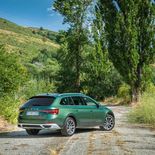 Skoda Superb Scout 2.0 TSI 272 CV DSG 4x4 - Miniatura 4