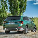 Skoda Superb Scout 2.0 TSI 272 CV DSG 4x4 - Miniatura 9