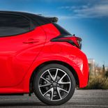 Toyota Yaris Style Premiere Edition (Rojo Coral bitono) - Miniatura 17