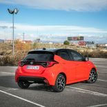 Toyota Yaris Style Premiere Edition (Rojo Coral bitono) - Miniatura 22