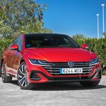 Volkswagen Arteon eHybrid R-Line (Rojo Intenso) - Miniatura 4