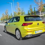 Volkswagen Golf 8 1.5 eTSI 150 CV DSG First Edition (Amarillo Lima) - Miniatura 18