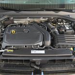 Volkswagen Golf 8 1.5 eTSI 150 CV DSG First Edition (Amarillo Lima) - Miniatura 7