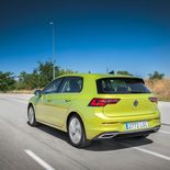 Volkswagen Golf 8 1.5 eTSI 150 CV DSG First Edition (Amarillo Lima) - Miniatura 24