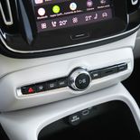 Volvo XC40 B3 Mild Hybrid - Miniatura 4