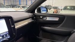 Volvo XC40 Plus, B4 Mild hybrid, Gasolina, Dark - Miniatura 53