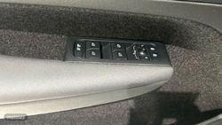 Volvo XC40 Recharge Plus, T4 plug-in hybrid, Eléctrico/Gasolina, Bright - Miniatura 35