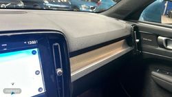 Volvo XC40 Recharge Plus, T4 plug-in hybrid, Eléctrico/Gasolina, Bright - Miniatura 39
