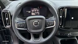 Volvo XC40 2.0 B3 MHEV PLUS DARK DCT 5P - Miniatura 11