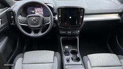Volvo XC40 2.0 B3 MHEV PLUS DARK DCT 5P - Miniatura 9