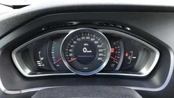 Volvo V 40 2.0 T3 MOMENTUM 152 5P - Miniatura 14