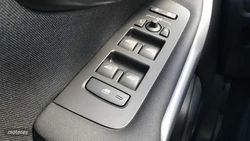 Volvo V 40 2.0 T3 MOMENTUM 152 5P - Miniatura 29