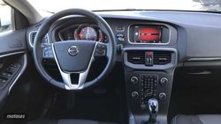 Volvo V 40 2.0 D2 MOMENTUM AUTO 120 5P - Miniatura 11