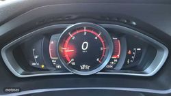Volvo V 40 2.0 D2 MOMENTUM AUTO 120 5P - Miniatura 14