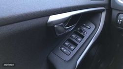 Volvo V 40 2.0 D2 MOMENTUM AUTO 120 5P - Miniatura 16