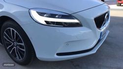 Volvo V 40 2.0 D2 MOMENTUM AUTO 120 5P - Miniatura 25