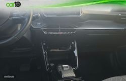 Peugeot 2008 Eléctrico Allure 156 (115kW) - Miniatura 10