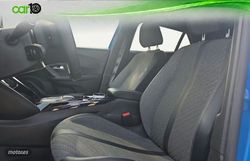 Peugeot 2008 Eléctrico Allure 156 (115kW) - Miniatura 8