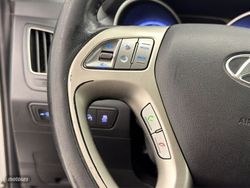 Hyundai ix35 2.0 CRDi 184cv Style Sky Nav Auto 4x4 - Miniatura 35