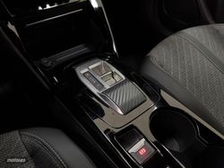 Peugeot 2008 Allure Hybrid 1.2 145CV eDCS6 MHEV - Miniatura 19
