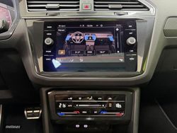 Volkswagen Tiguan R-Line 1.5 TSI 150CV DSG - Miniatura 19