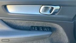 Volvo XC40 2.0 B3 MHEV CORE DCT 163 5P - Miniatura 25