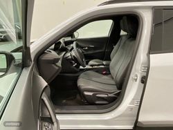 Peugeot 2008 Hybrid 145 eDCS6 Allure - Miniatura 10