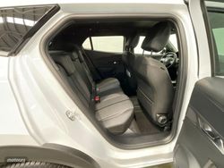 Peugeot 2008 Hybrid 145 eDCS6 Allure - Miniatura 19