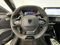 Peugeot 2008 Hybrid 145 eDCS6 GT Exclusive - Miniatura 13
